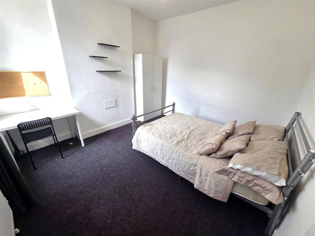 Room 4 Rolleston Drive.jpg