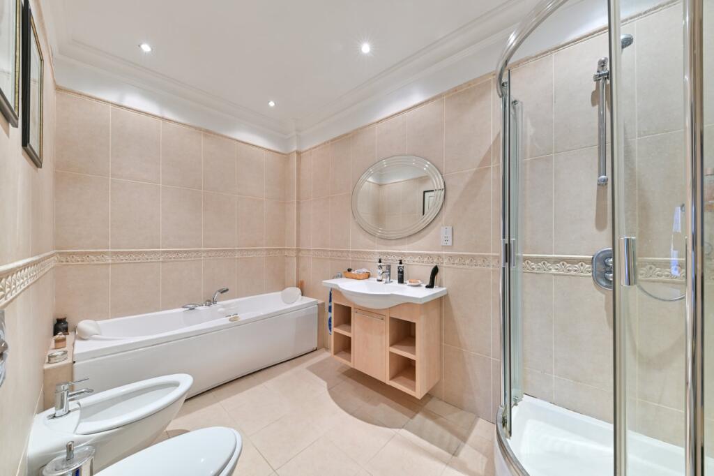 En-Suite Bathroom