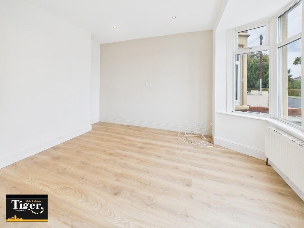 CAM02176G0-PR0720...