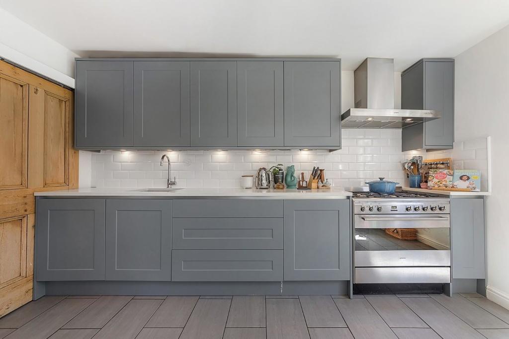 Kitchen (2).jpg