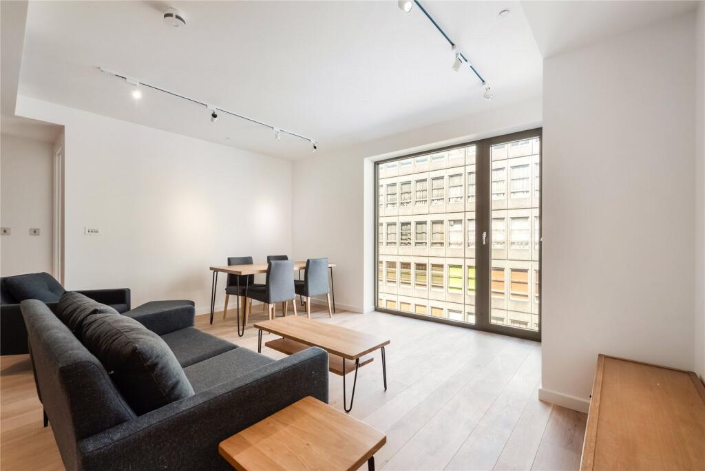 Kitchen/Reception