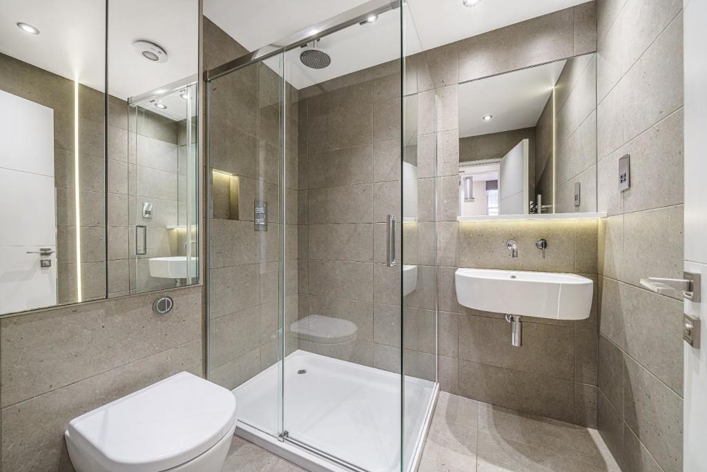 Bathroom.JPG