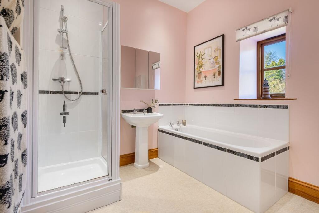 Master bedroom en-suite