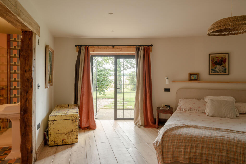 298406 - The Roundhouse, Park Lane, Old Knebwor...