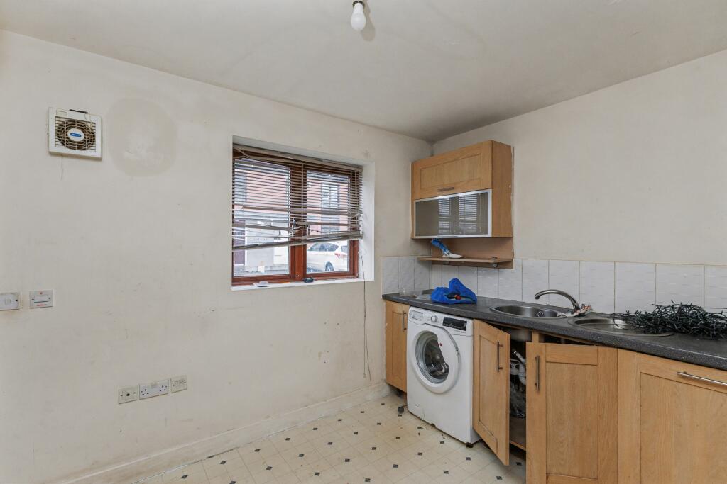 5 Park Corner, Northampton, NN5 5FL