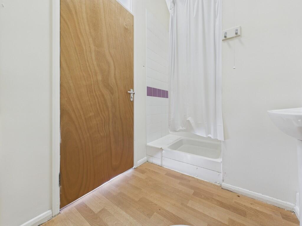 CAM04273G0-PR0163...