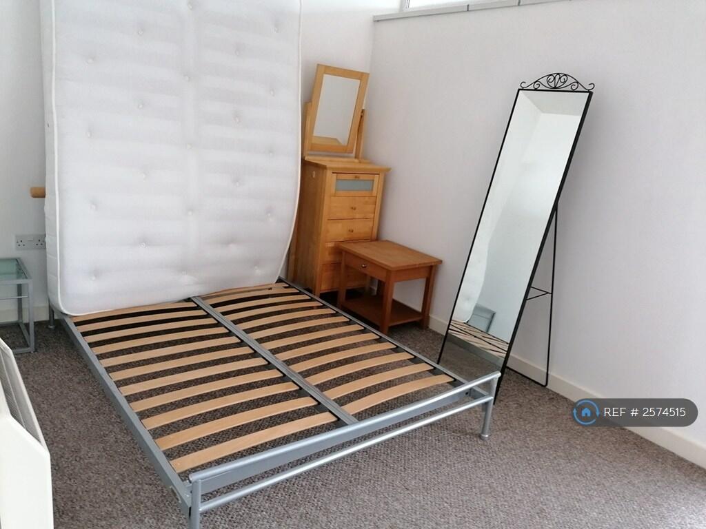 Bedroom-1a (Framed Mirror Is Not Included)
