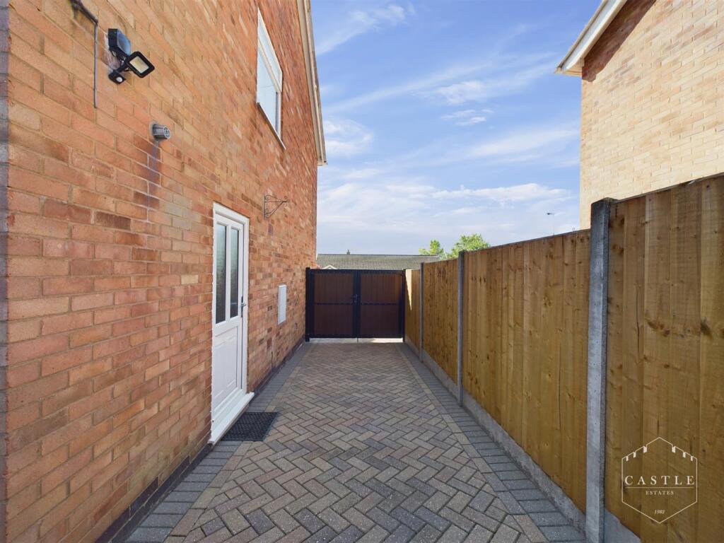 GARAGE &amp; DRIVEWAY