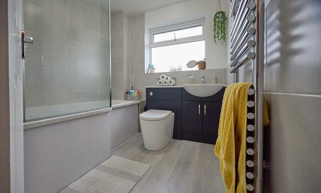 Rear Refitted Family Bathroom