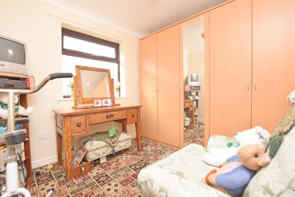 Bedroom 2.JPG