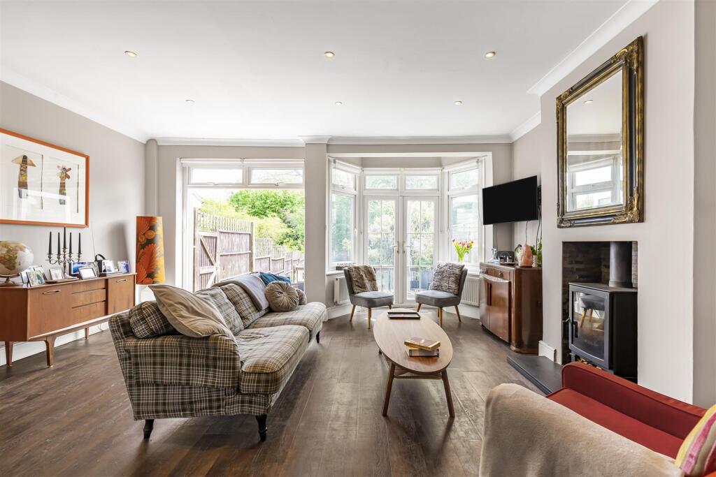 James_and gardens-sw14__22_.jpg