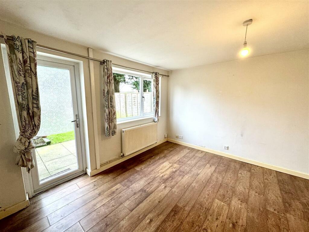 LIVING/DINING ROOM
