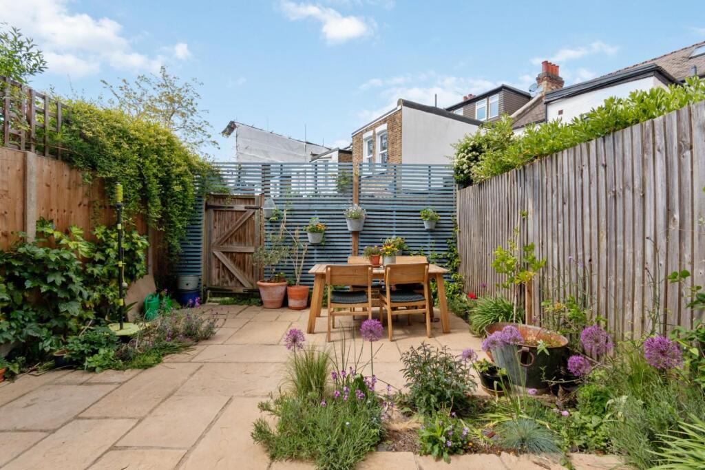 47 Church Path Ph6.jpg