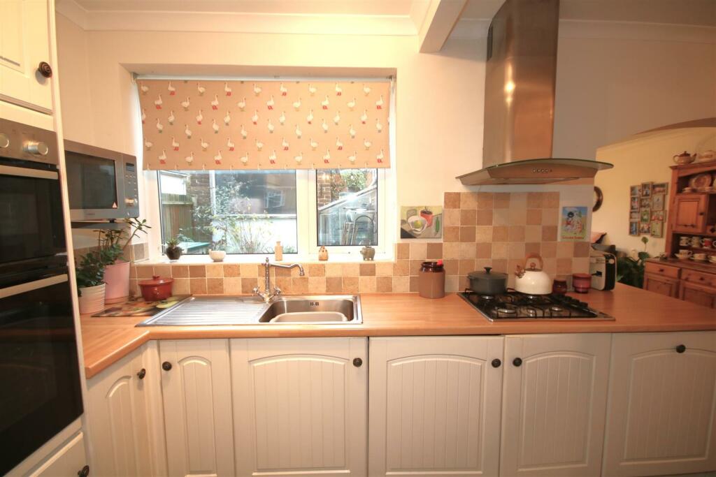 Kitchen d.JPG