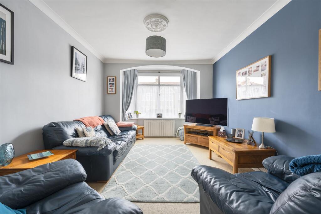 Greenstead Avenue, IG8