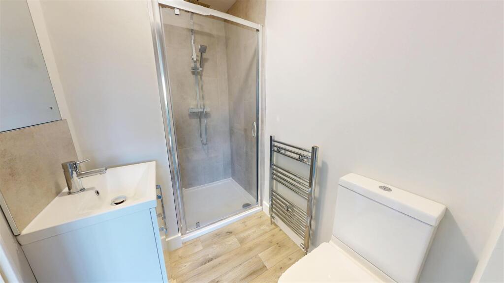 70 Hollins Room 6 3.jpg