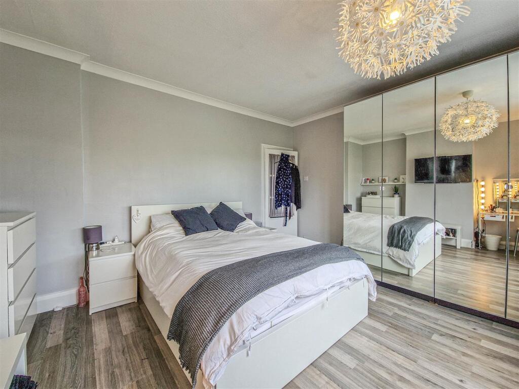 Large double bedroom