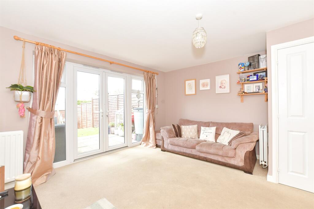 Lounge/ Kitchen