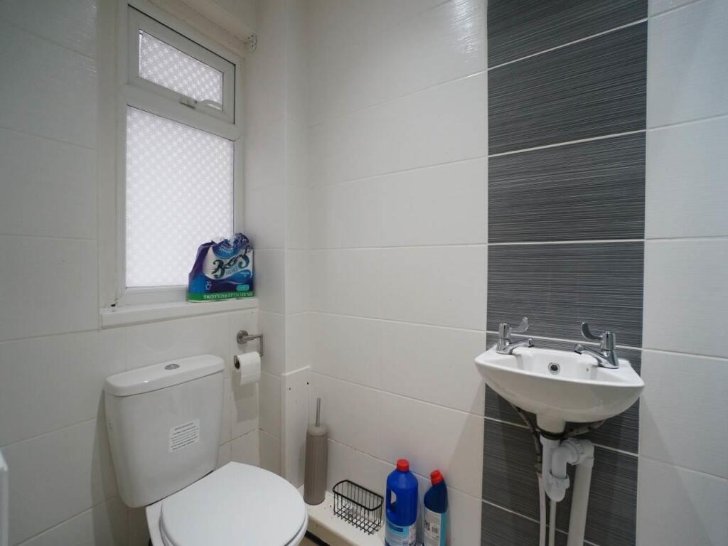 bathroom 1.1.JPG