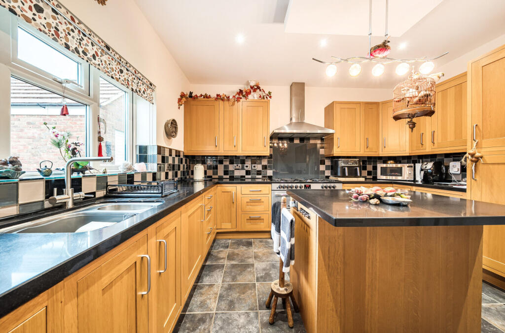 13473411368b856422759a