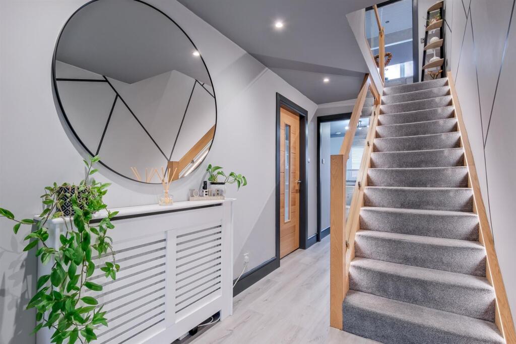 012-32 Kenmore Way, Carluke ML8 5RZ.jpg