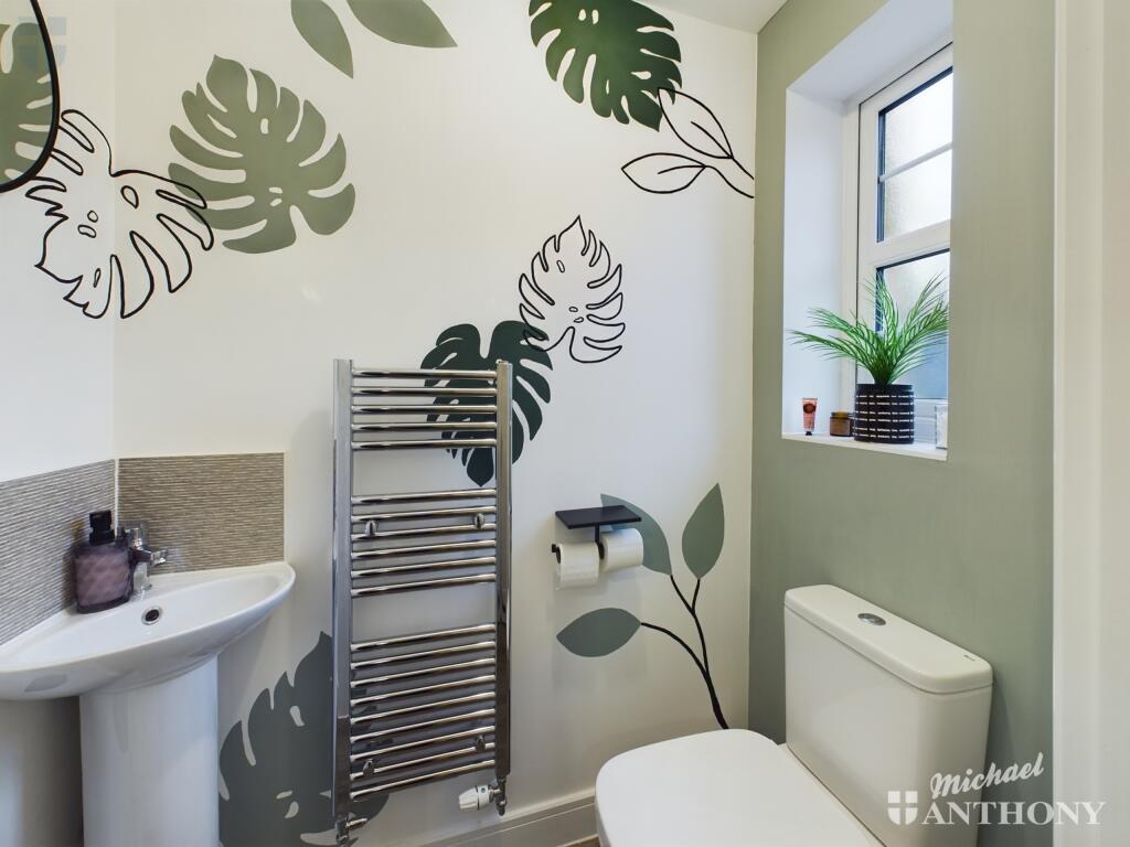 CAM03852G0-PR0195-STILL001