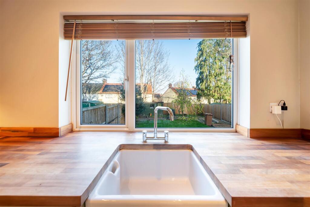Crocus Close-18.jpg