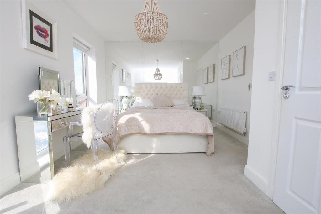 BEDROOM 1 - MARINA VIEW