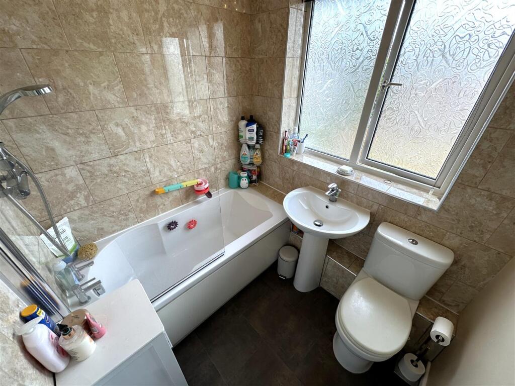 Modern Family Bathroom 645