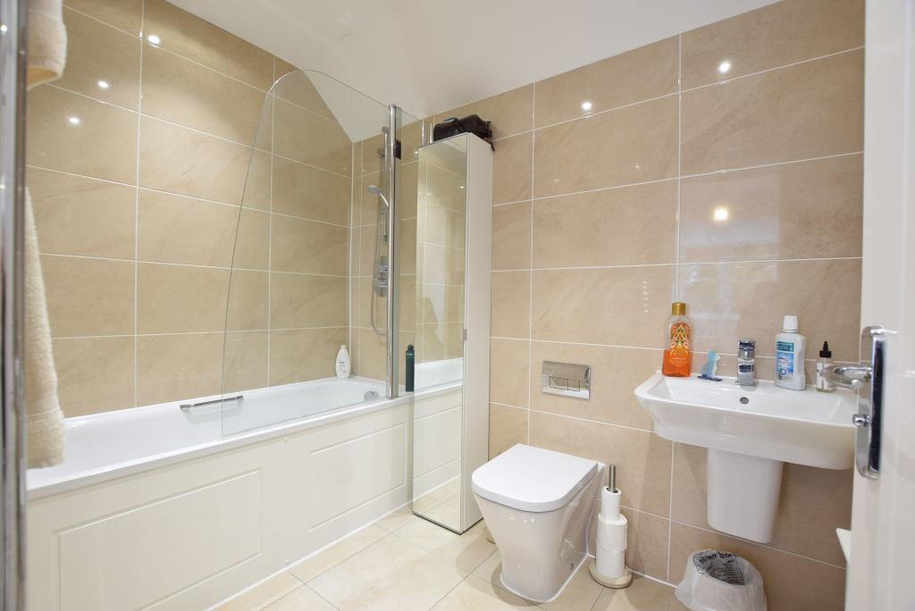 EN SUITE BATHROOM