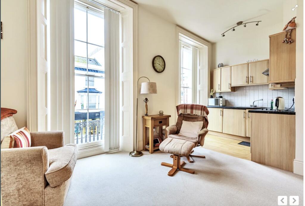 Lounge/Kitchen