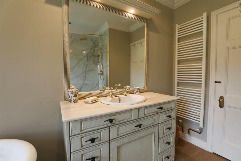 ENSUITE