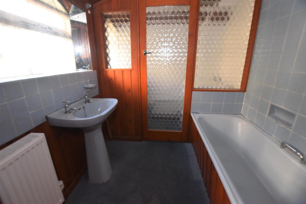 Ground Floor Bathroom.jpg