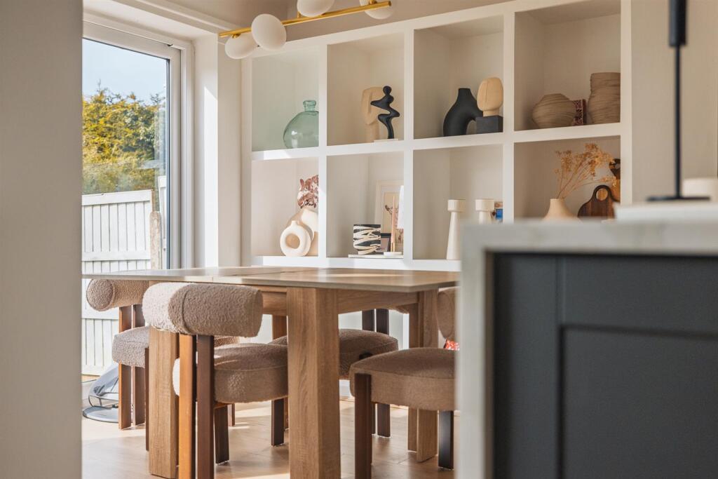 4 Bowness Ave-31.jpg