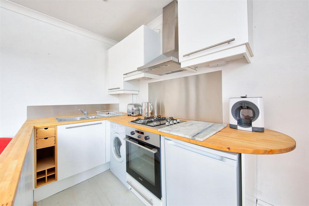 216a_earlsfield_road_kit.jpg