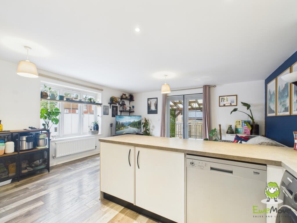 EweMove Estate Agents Basingstoke - Dovecote Way -