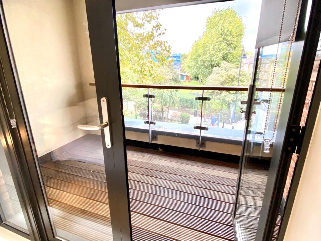 AC 37 Balcony