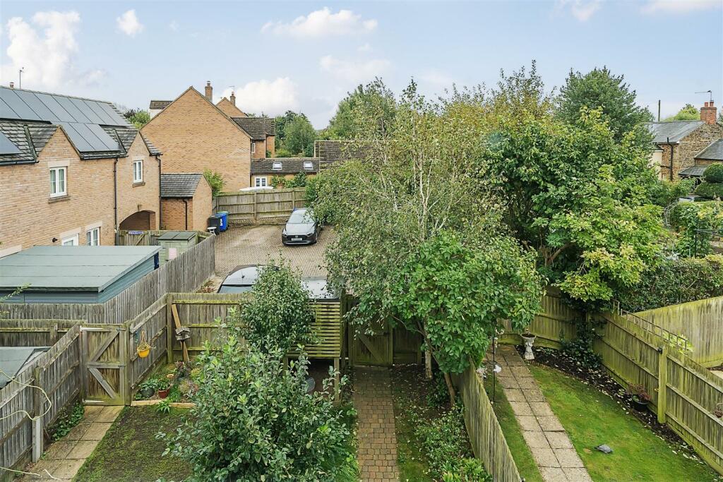 6 Northampton Road, Litchborough