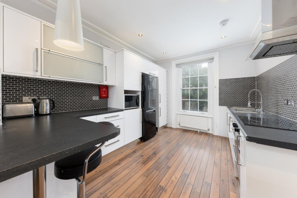 Camden Road 282 T...