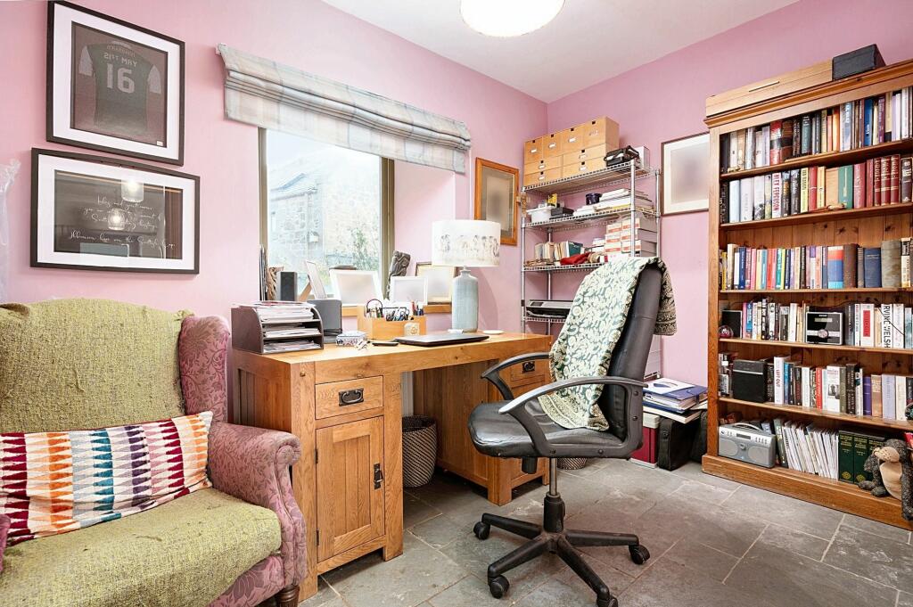Bedroom 5/Study