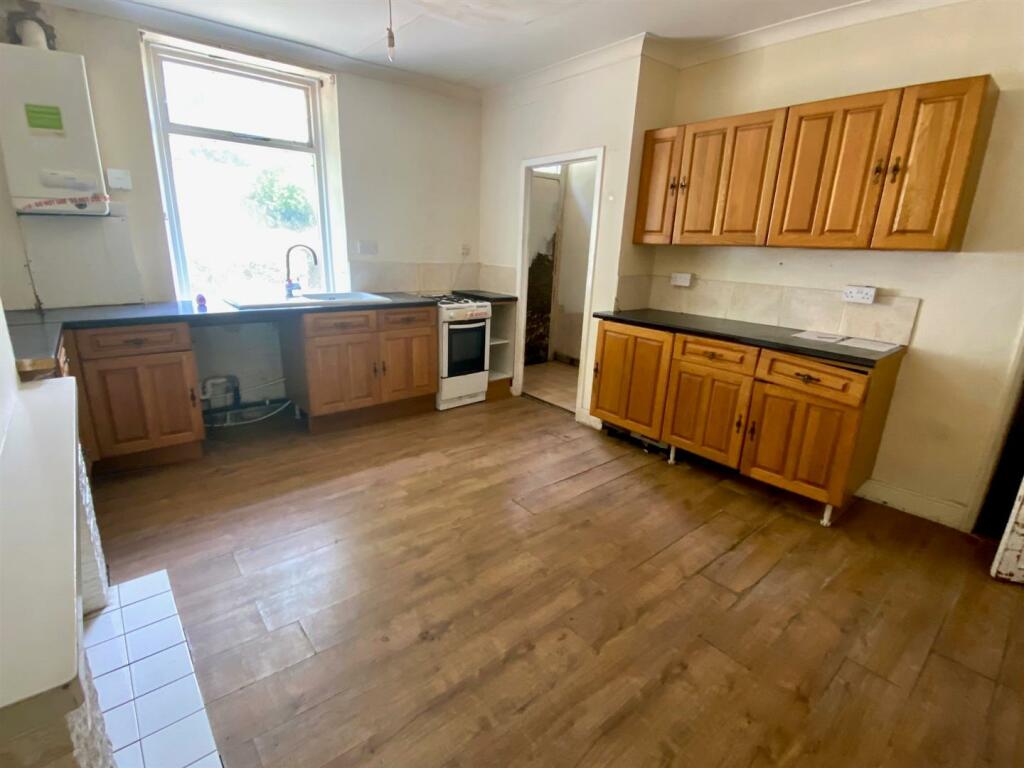 Huddersfield road 290 kitchen 2 empty.jpg