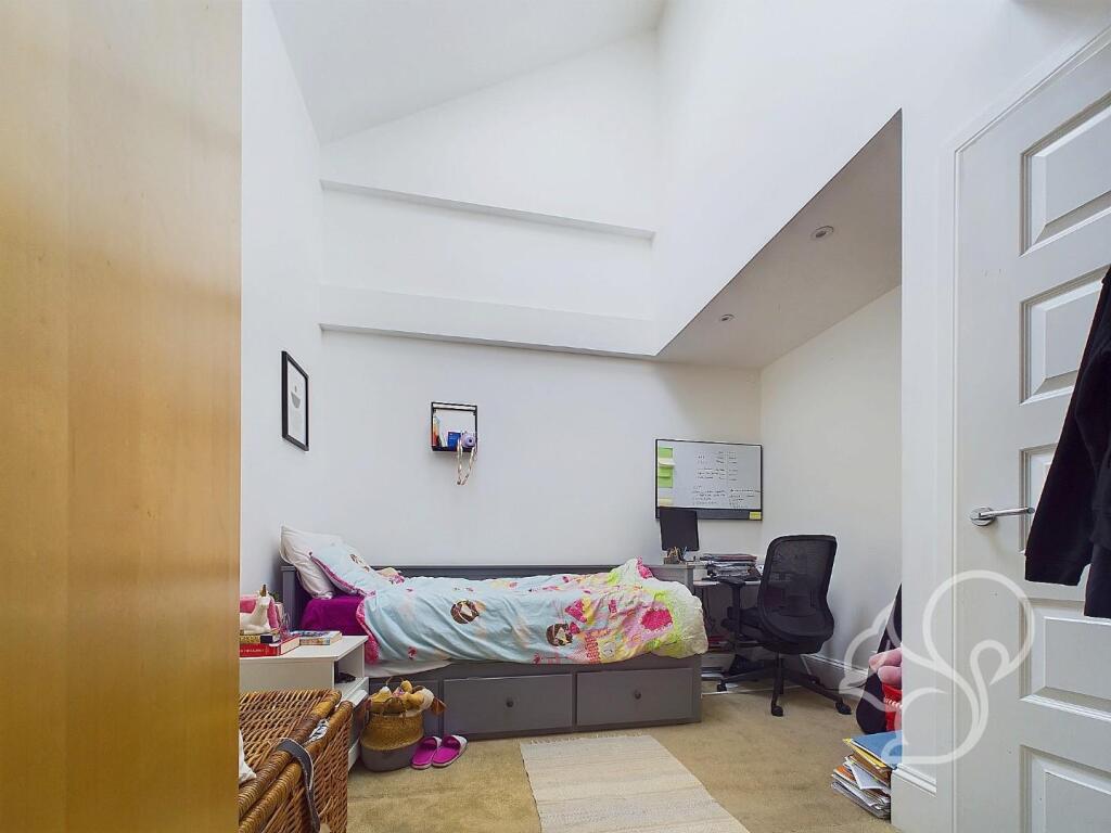 CAM01659G0-PR0199-STILL004.jpg