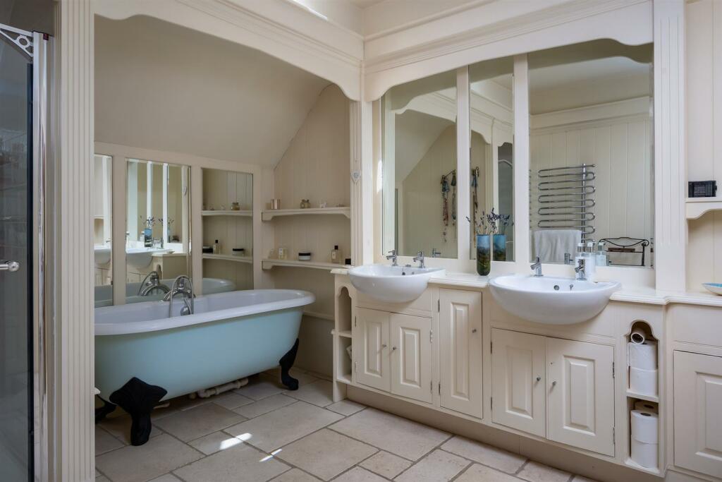 73 - Brecon House - GL53 9NE - Web.jpg