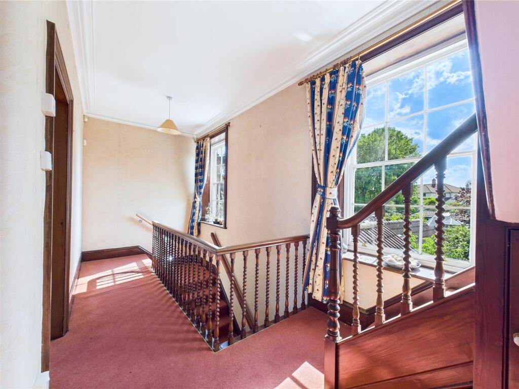 17 - LARGE HOUSE WITH ATTACHED 3- BED ANNEX THORNB