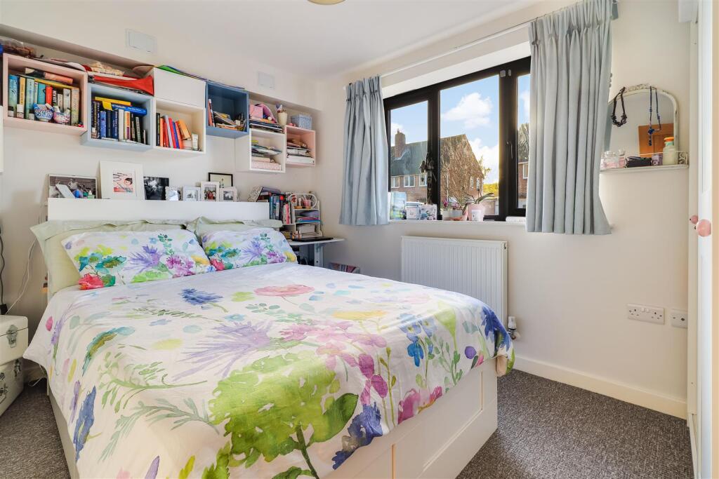 Bedroom 1 (2)