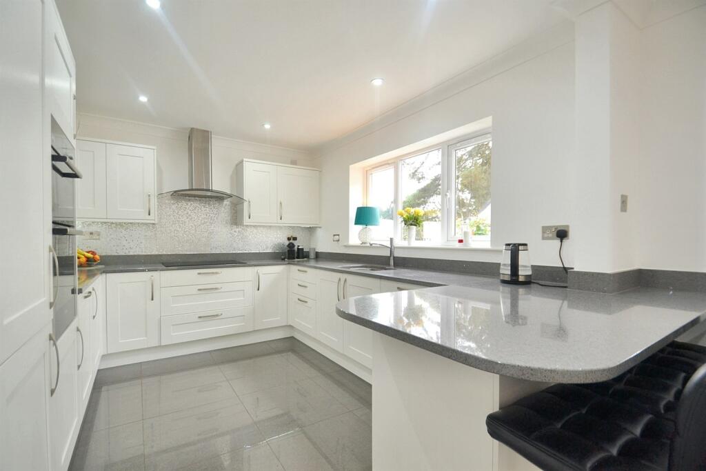 Kitchen/Breakfast Ro
