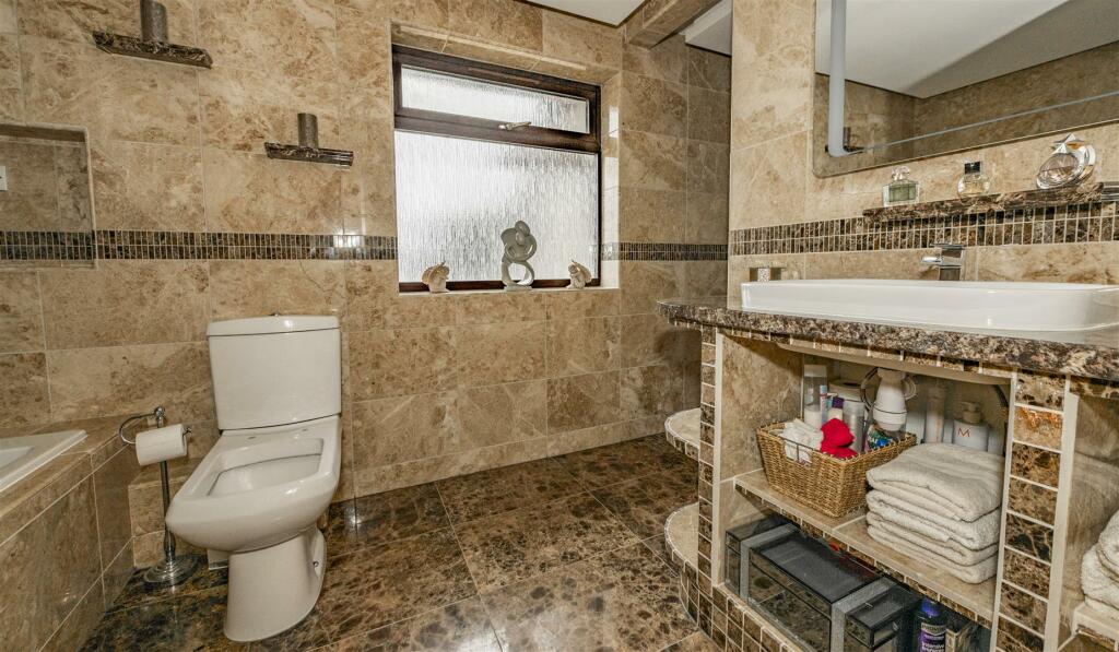 MAIN BATHROOM
