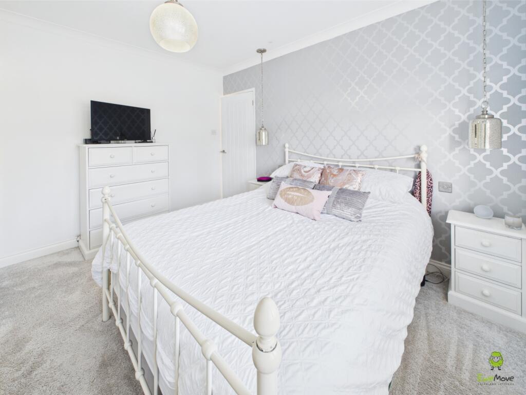 CAM03779G0-PR0229-STILL031