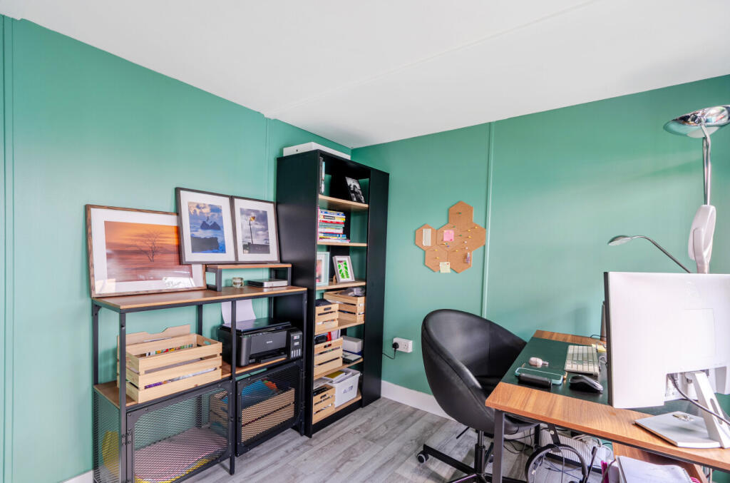 1386763-5-6932b5c...