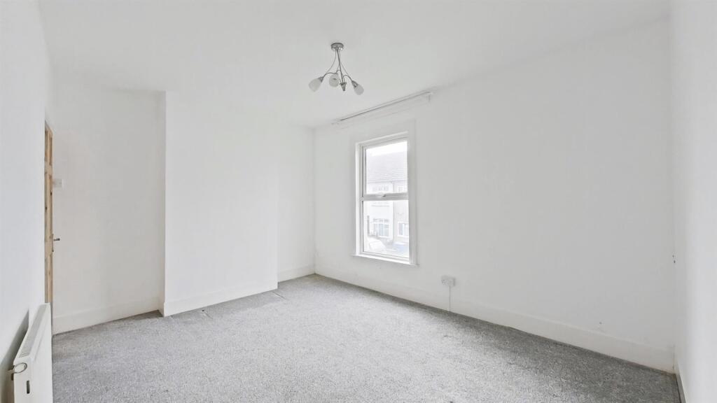 Bedroom 1 (2)_pe.jpg